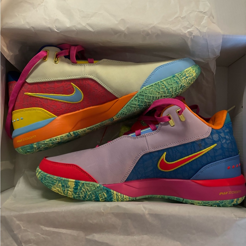 LeBron NXXT zooms size 10.5 US men’s, bought originally for 247$ - Picture 6 of 6